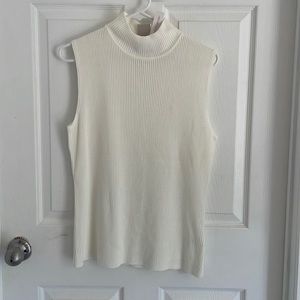 Croft and Barrow Women’s Ribbed Knit Sleeveless Turtleneck- Size Large